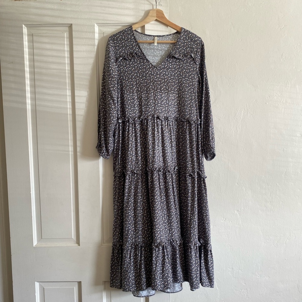 Rylee + Cru Grey Flowered Sleeved Dress